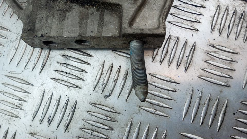 Кронштейн двигателя