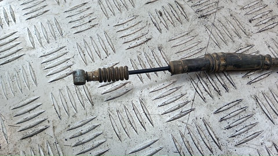 Трос стояночного тормоза левый