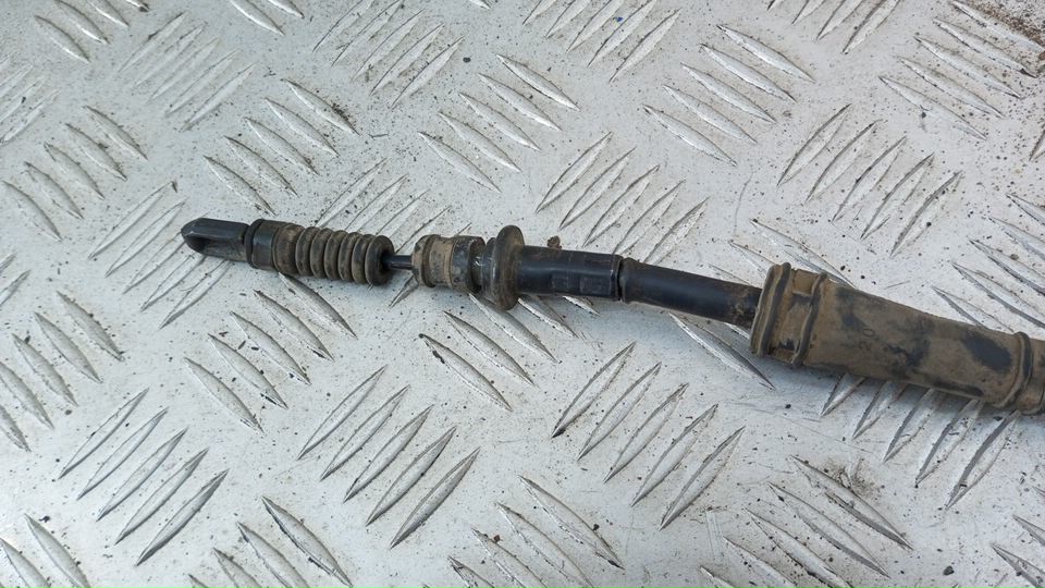 Трос стояночного тормоза левый