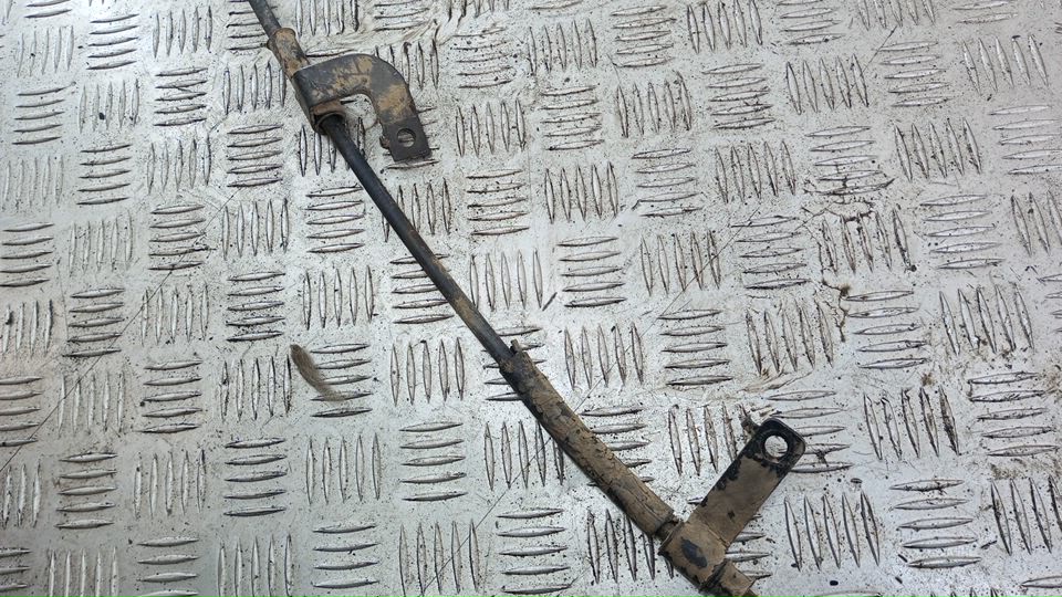 Трос стояночного тормоза правый