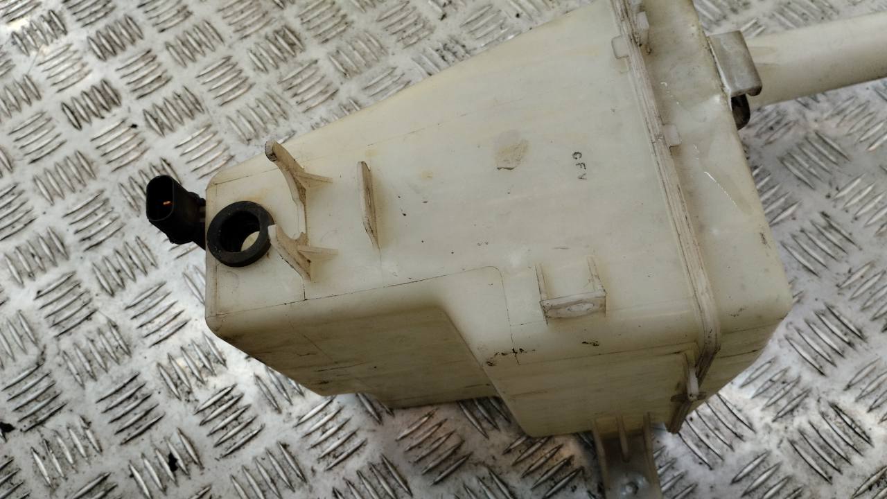 Бачок омывателя лобового стекла