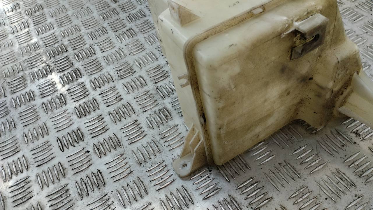 Бачок омывателя лобового стекла