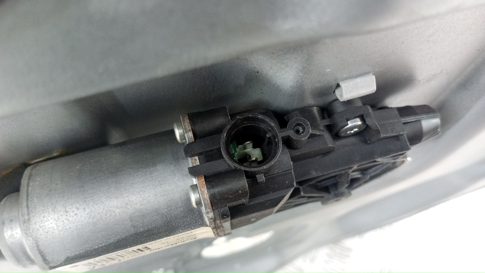 Стеклоподъемник электр. передний левый