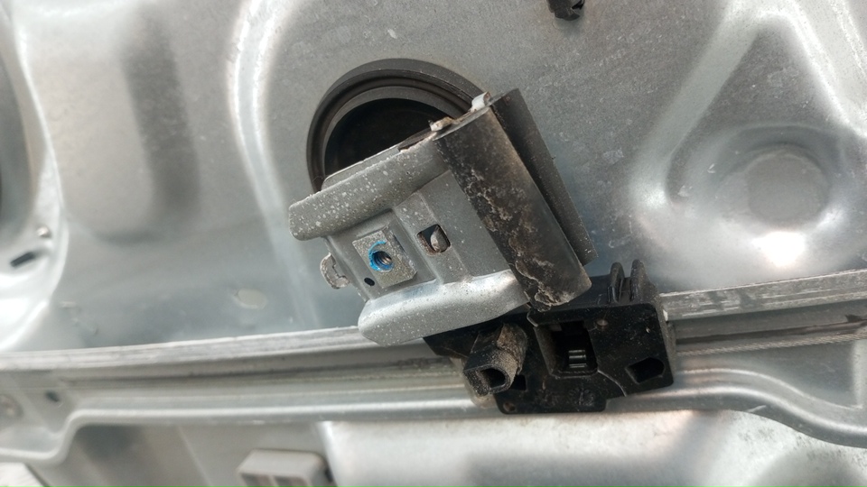 Стеклоподъемник электр. передний левый