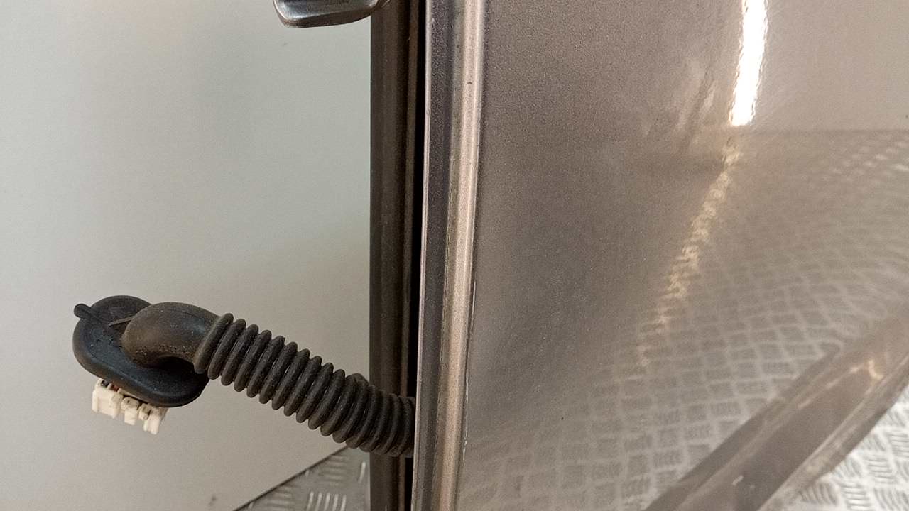 Дверь задняя левая