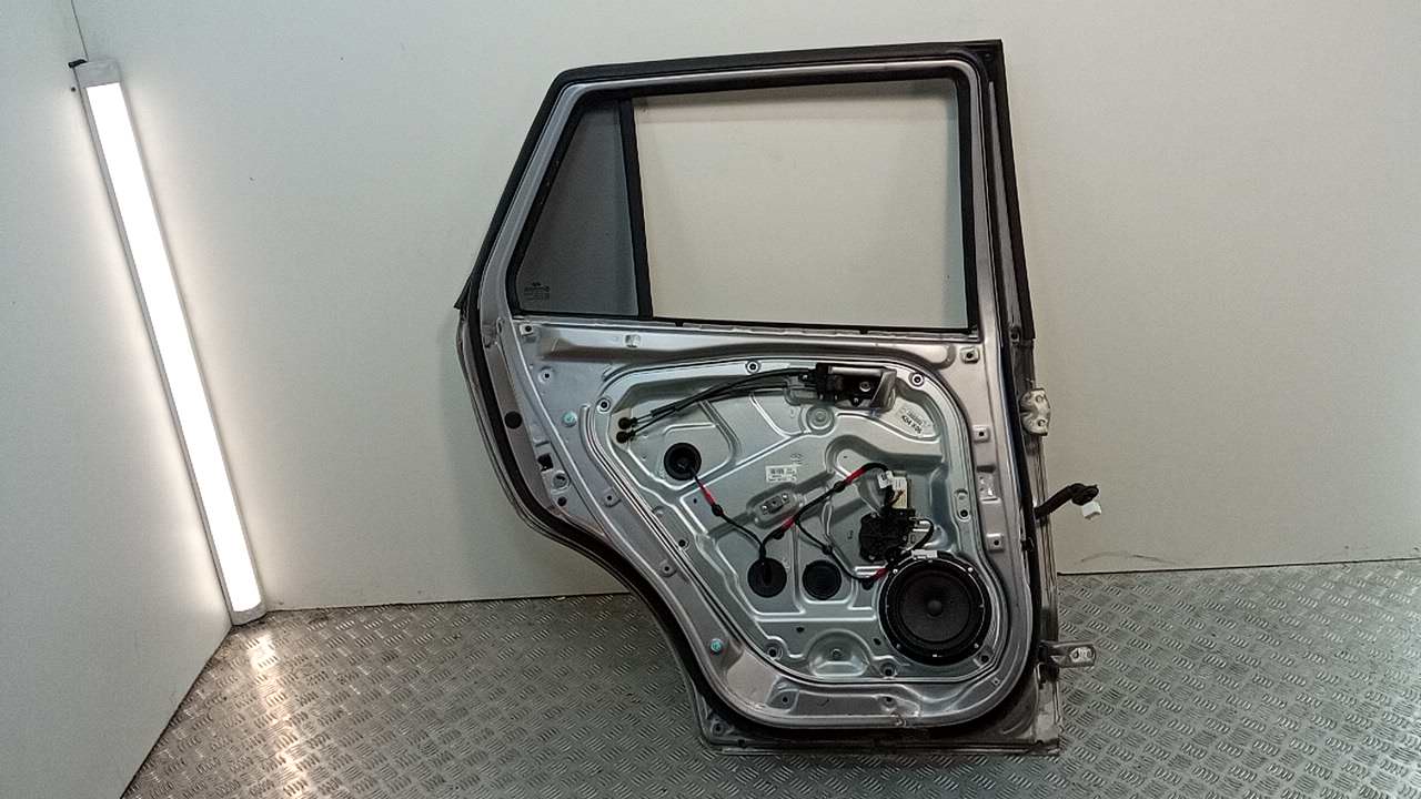 Дверь задняя левая