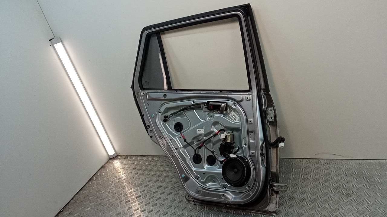 Дверь задняя левая