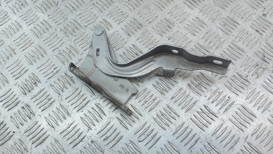 Петля капота левая