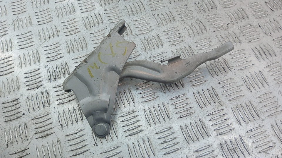 Петля капота левая