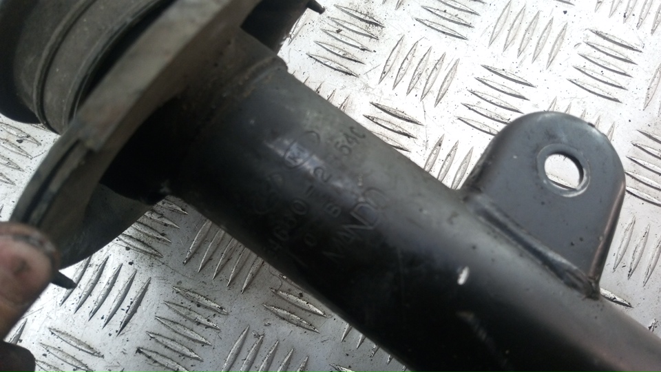 Амортизатор передний правый