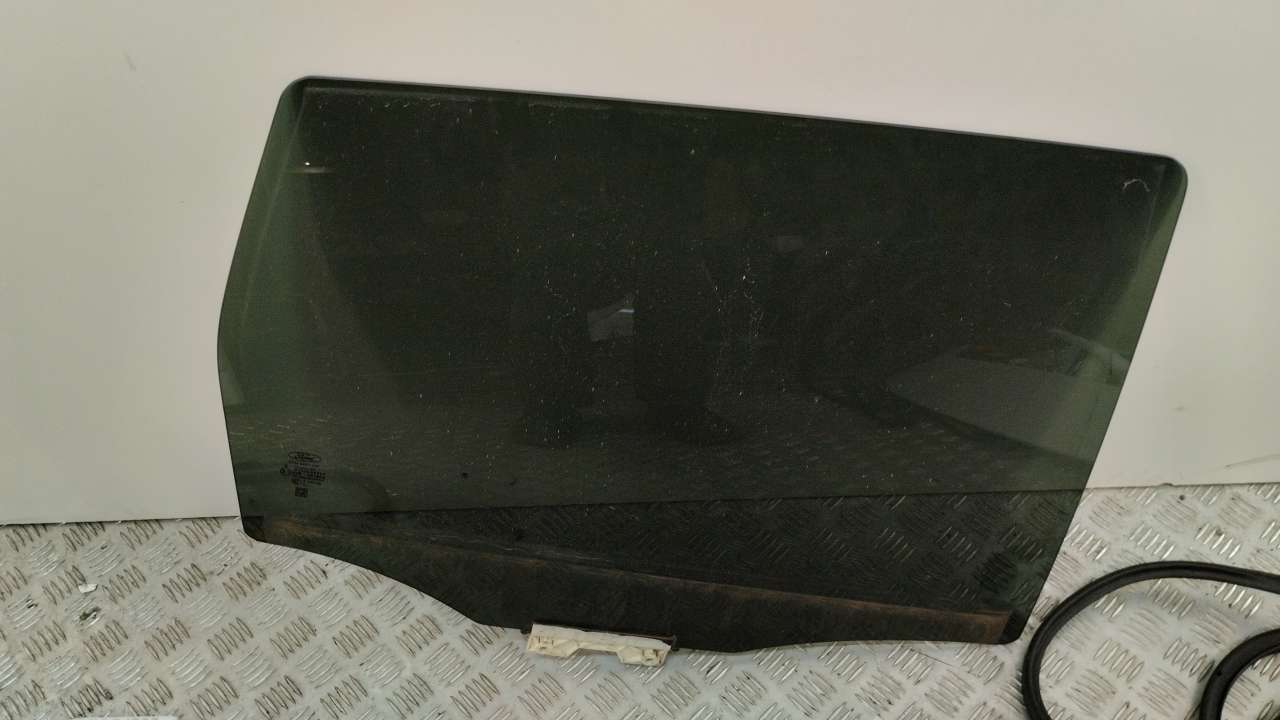 Стекло двери задней правой