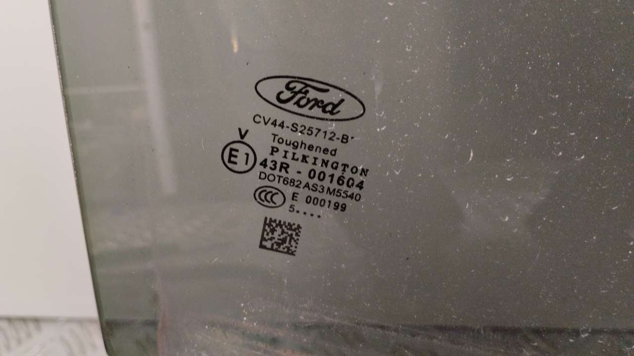 Стекло двери задней правой