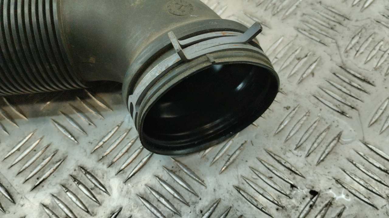 Патрубок воздушного фильтра