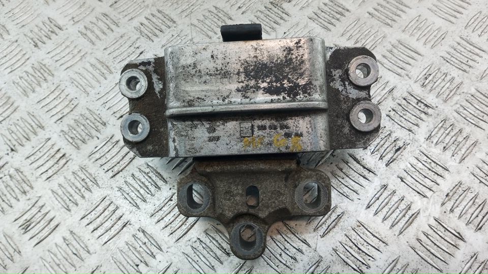 Опора двигателя левая