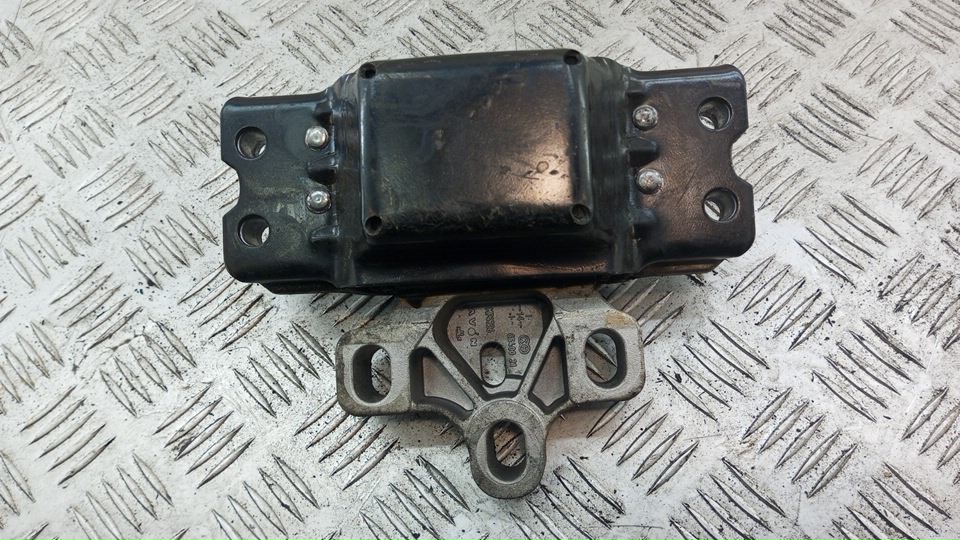 Опора двигателя левая