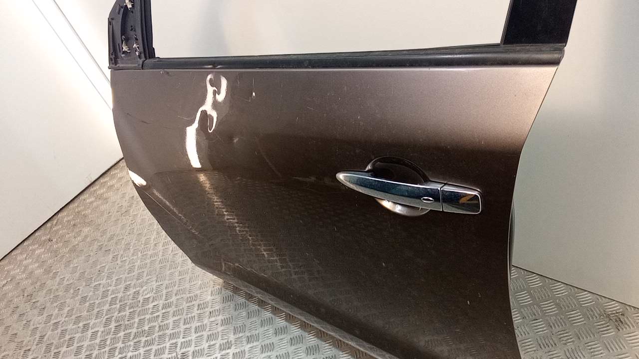 Дверь передняя левая