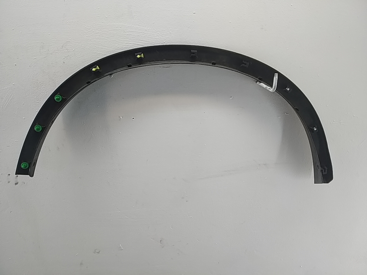 Накладка заднего крыла левого