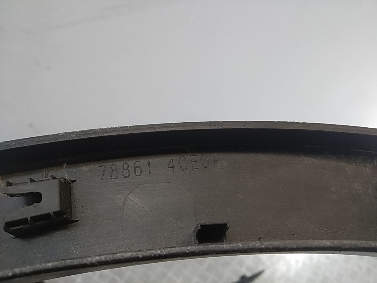 Накладка заднего крыла левого