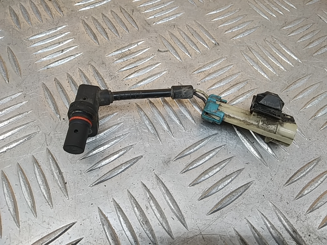 Датчик ABS передний левый