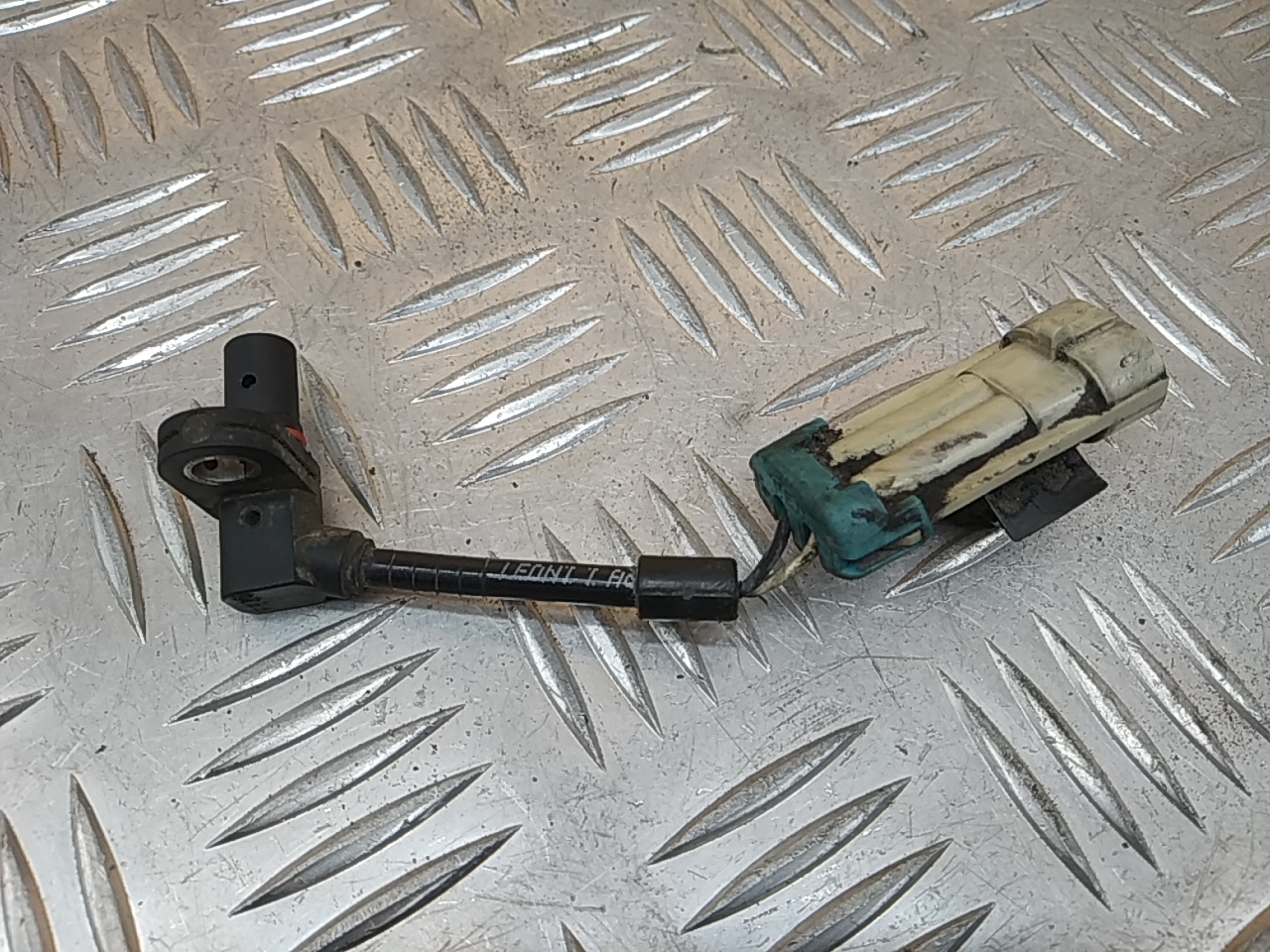 Датчик ABS передний левый