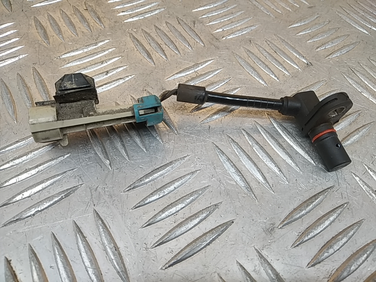 Датчик ABS передний правый