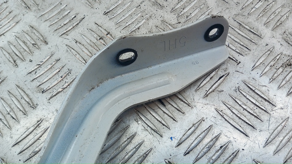 Петля капота левая