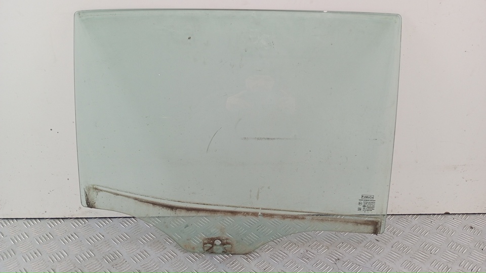 Стекло двери задней правой