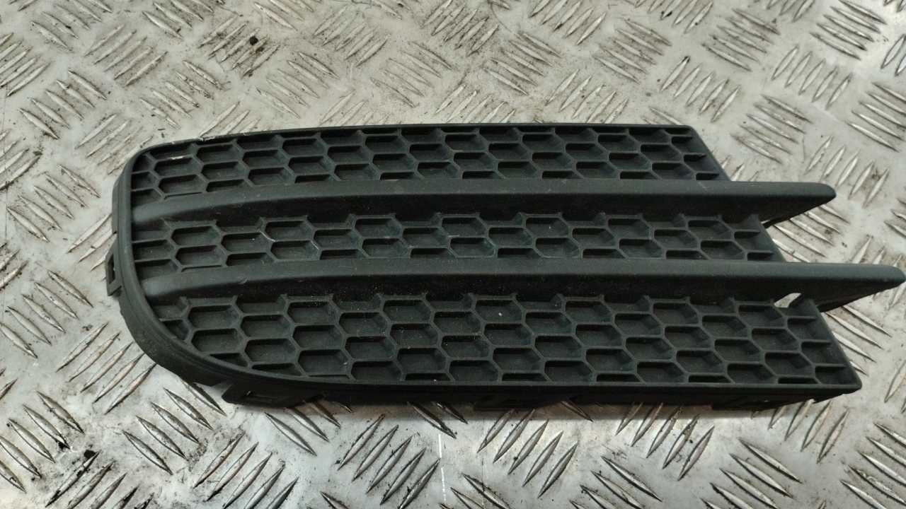 Решетка в бампер правая