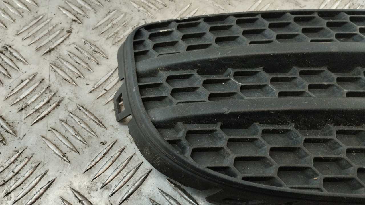 Решетка в бампер правая