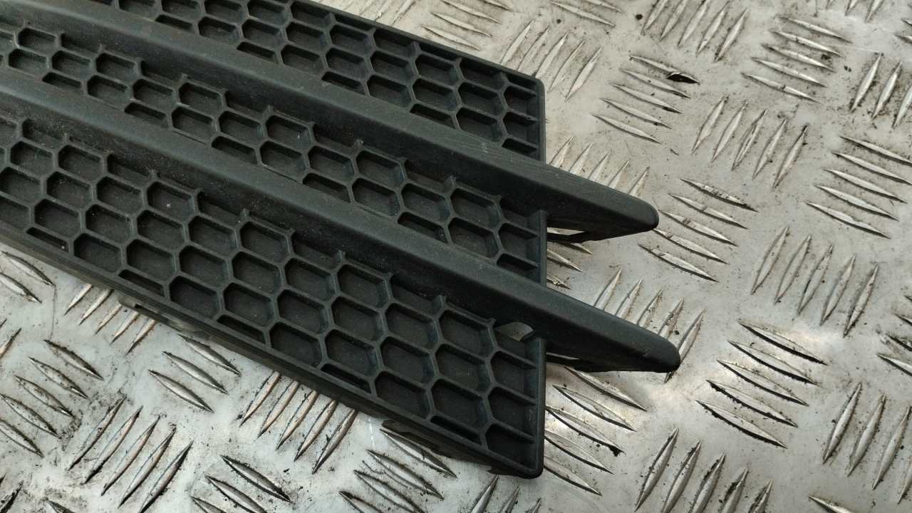 Решетка в бампер правая