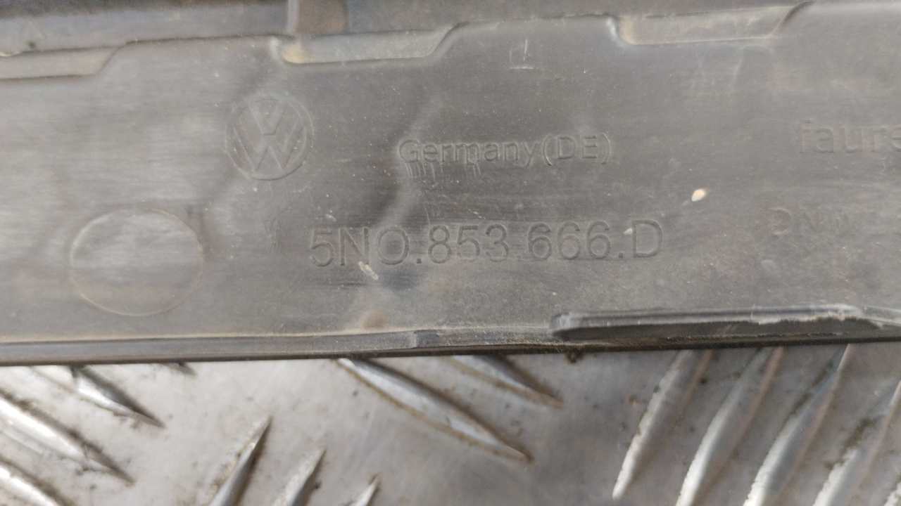 Решетка в бампер правая