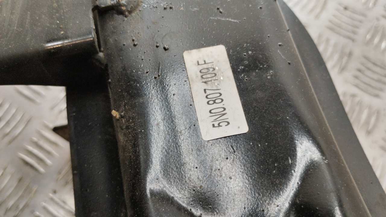 Усилитель переднего бампера