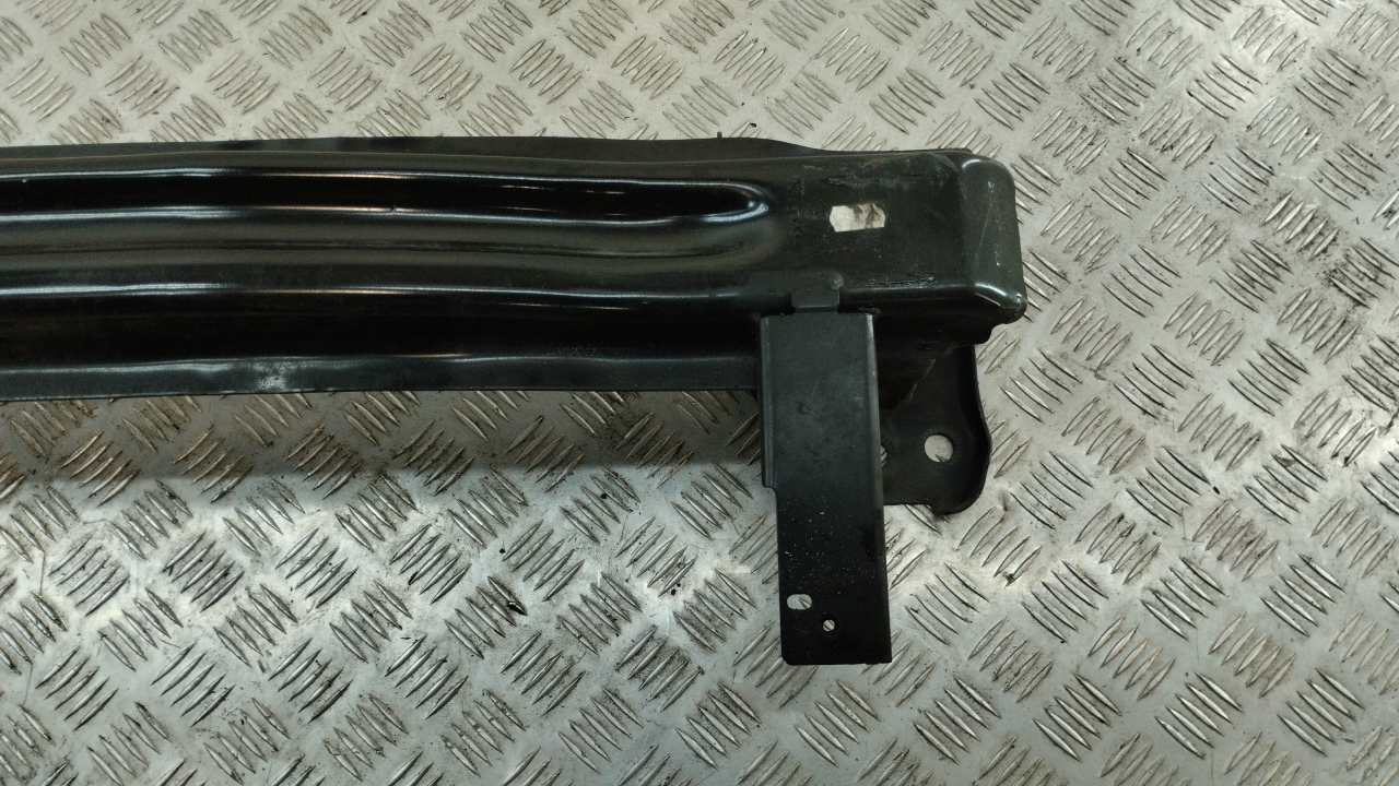 Усилитель переднего бампера