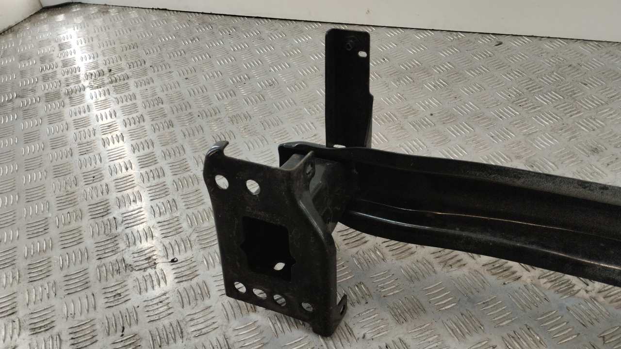 Усилитель переднего бампера