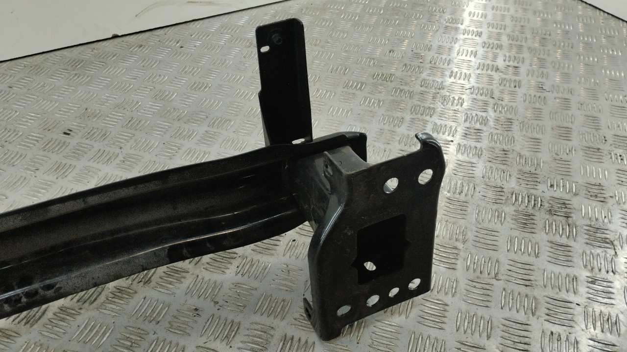 Усилитель переднего бампера