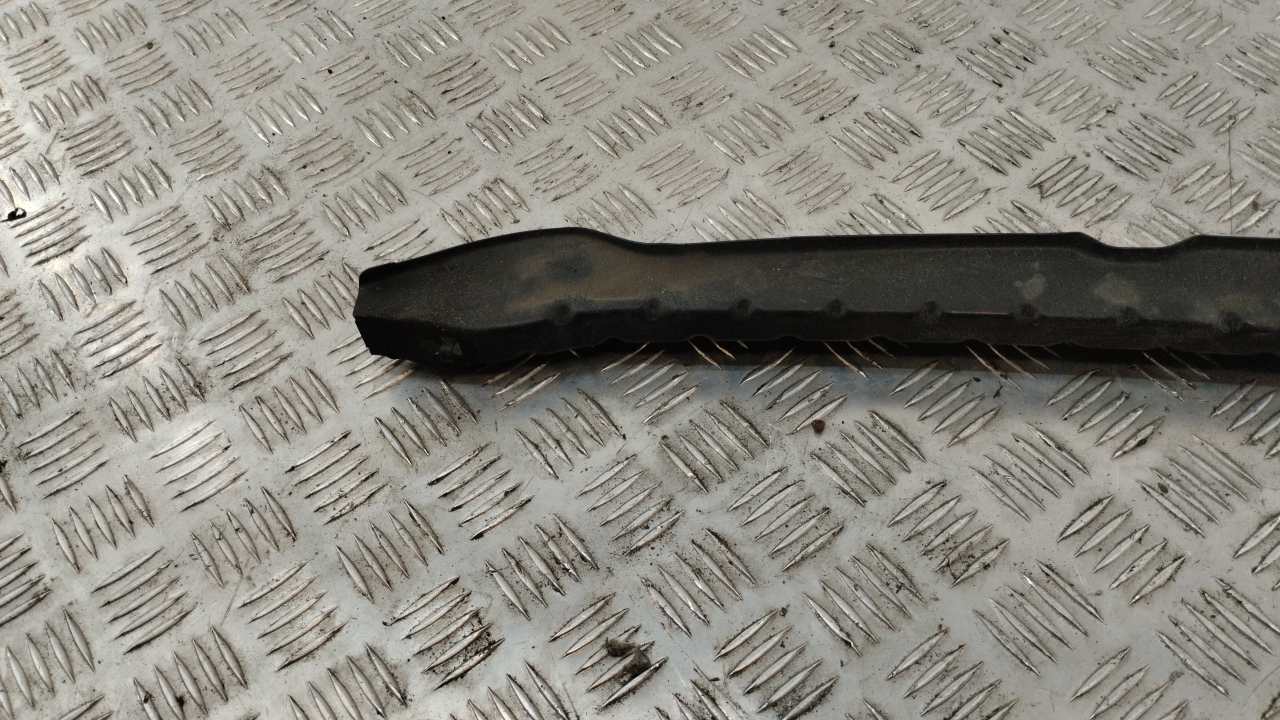 Усилитель переднего бампера