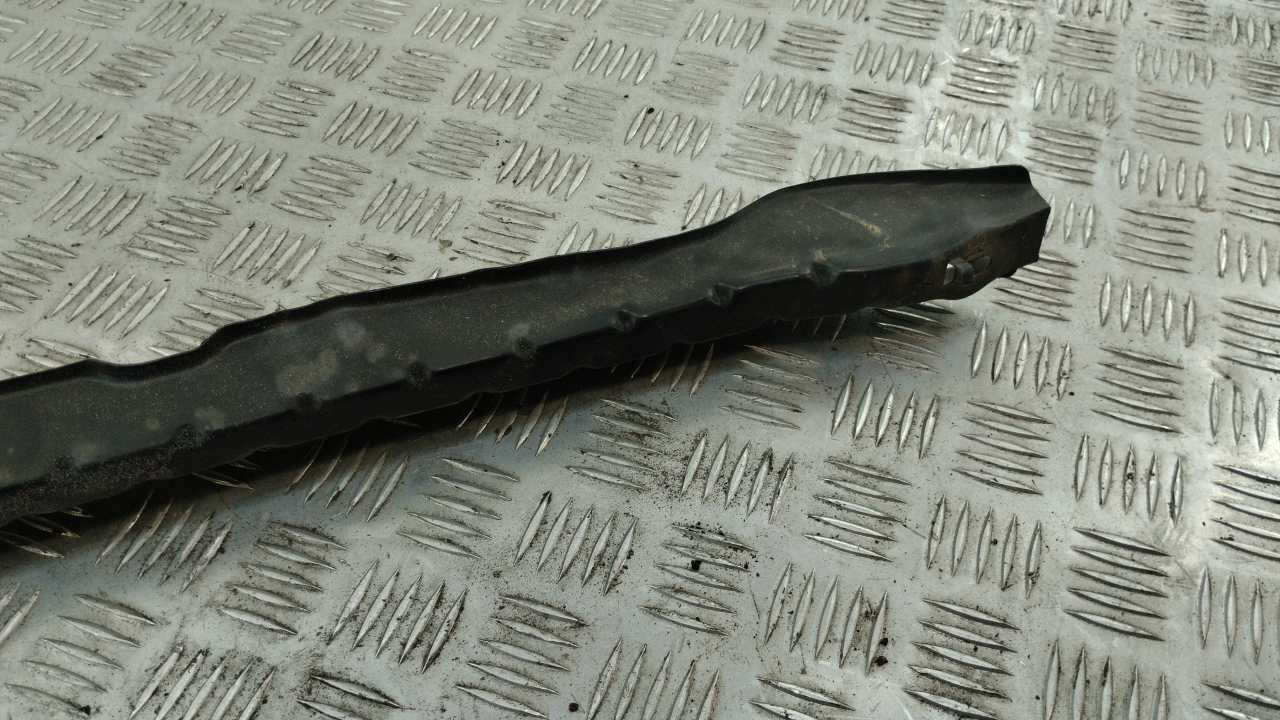 Усилитель переднего бампера