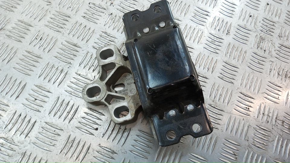 Опора двигателя левая