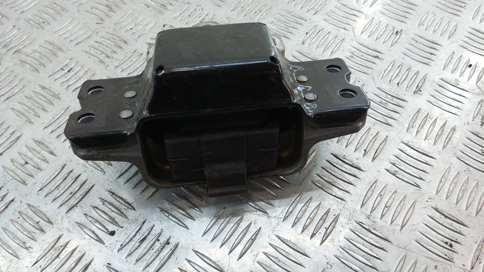 Опора двигателя левая