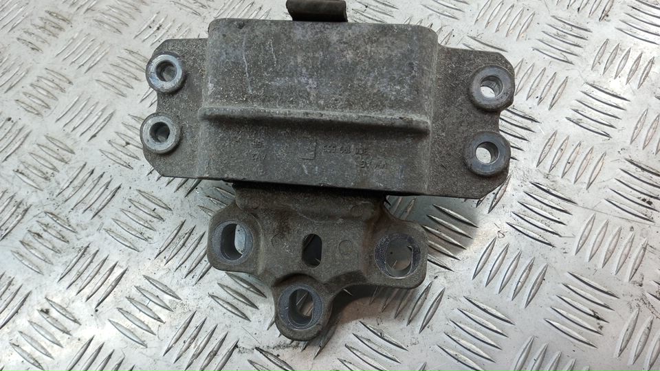 Опора двигателя левая