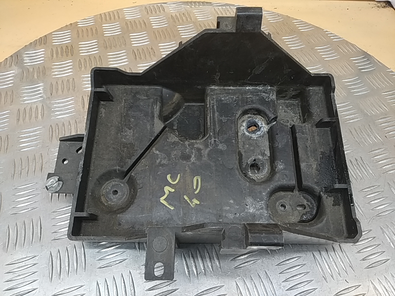 Площадка под аккумулятор (АКБ)