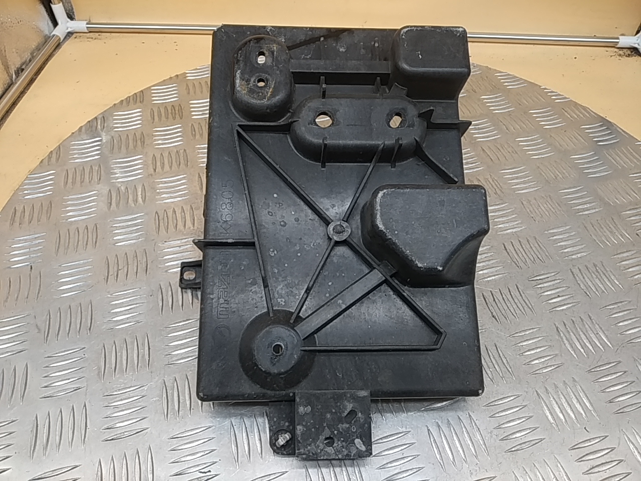 Площадка под аккумулятор (АКБ)