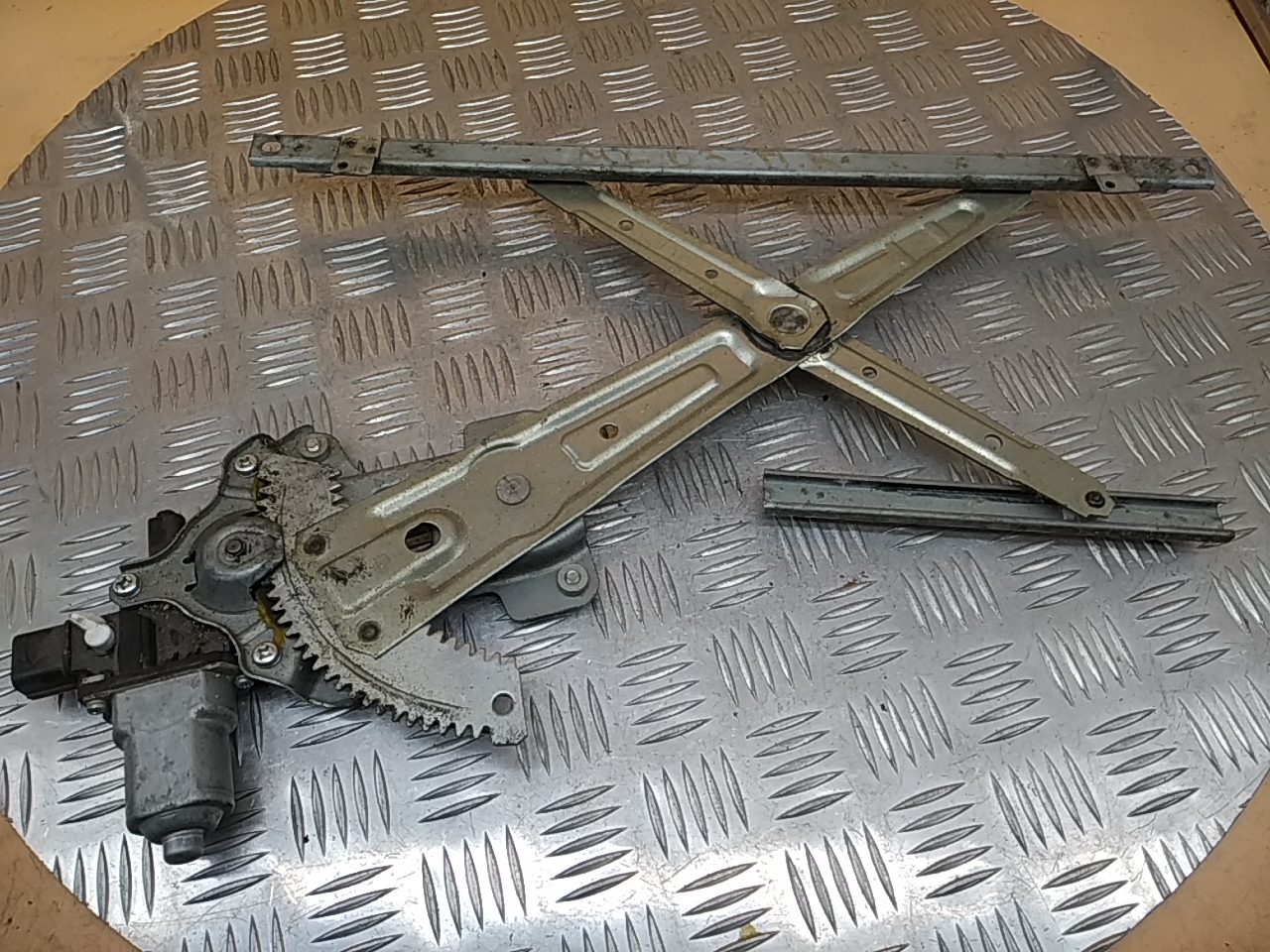 Стеклоподъемник электр. передний правый