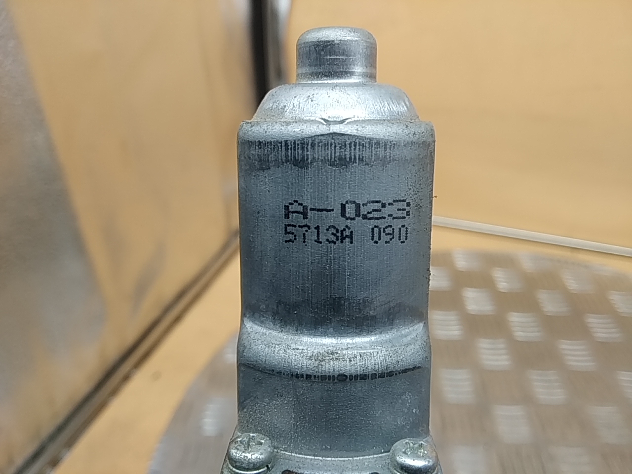 Стеклоподъемник электр. передний правый