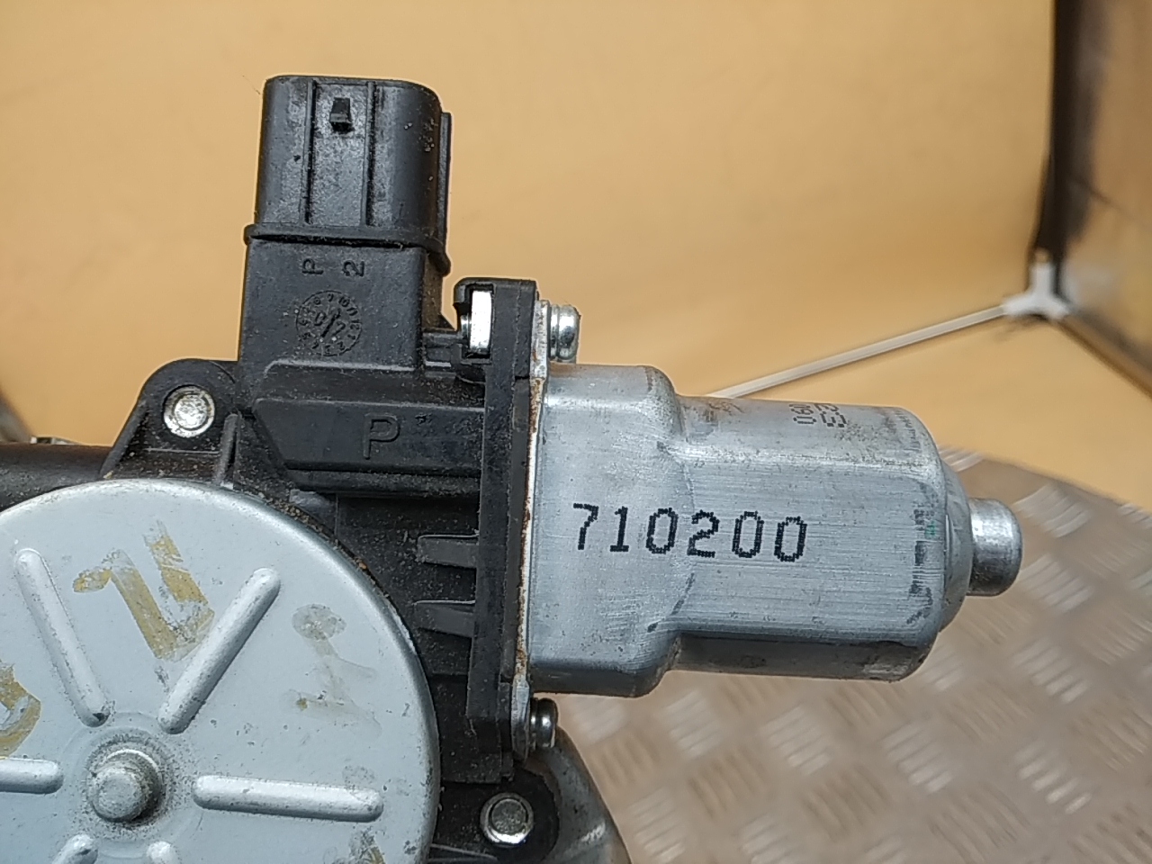 Стеклоподъемник электр. передний правый