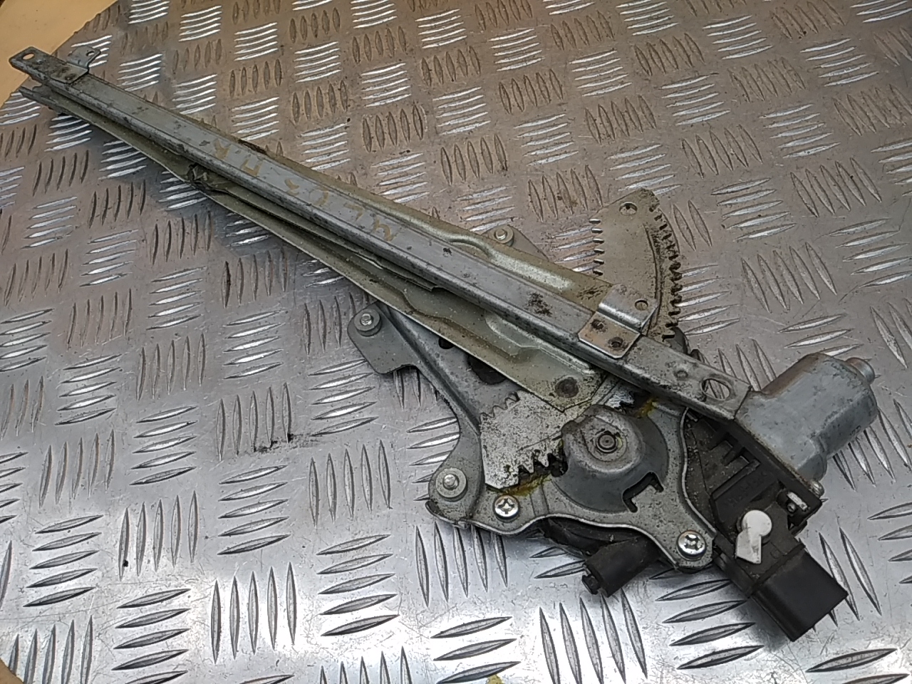 Стеклоподъемник электр. передний правый