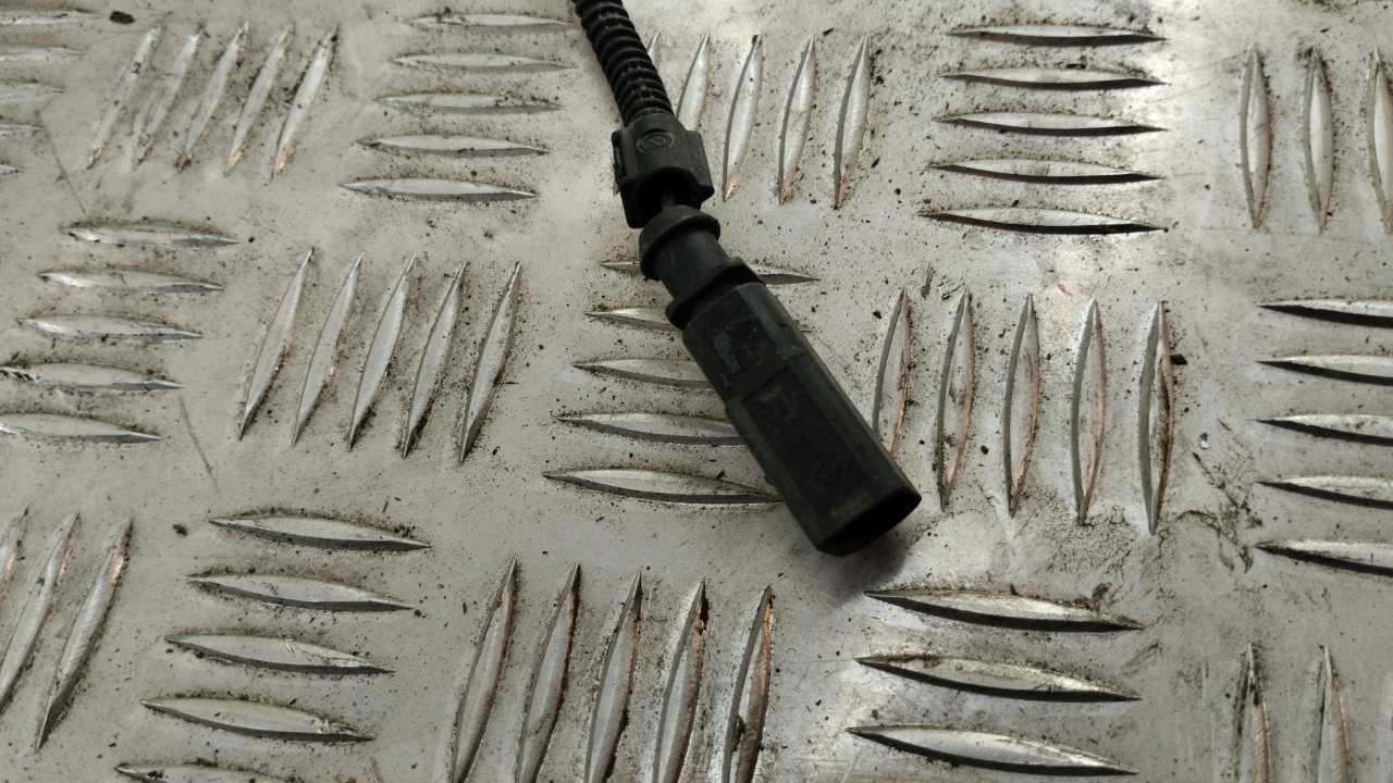 Замок капота