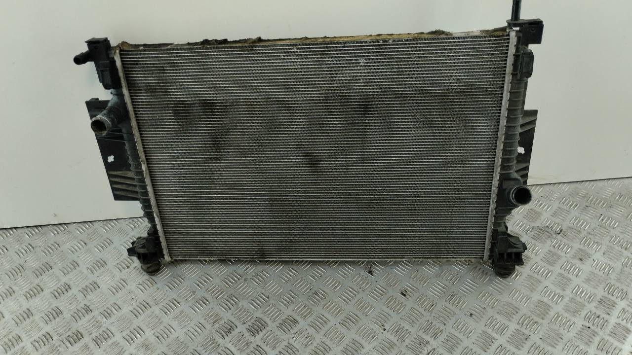 Радиатор охлаждения двигателя