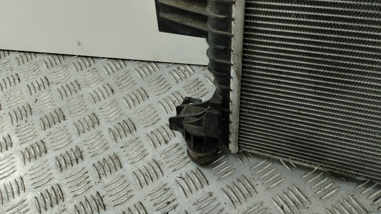 Радиатор охлаждения двигателя