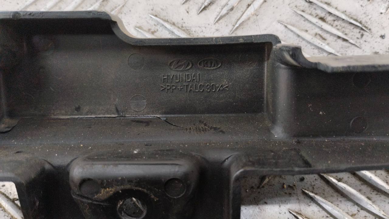 Кожух замка капота